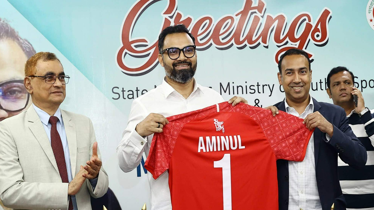 হামজাদের বেতনের আওতায় আনছেন ক্রীড়া প্রতিমন্ত্রী