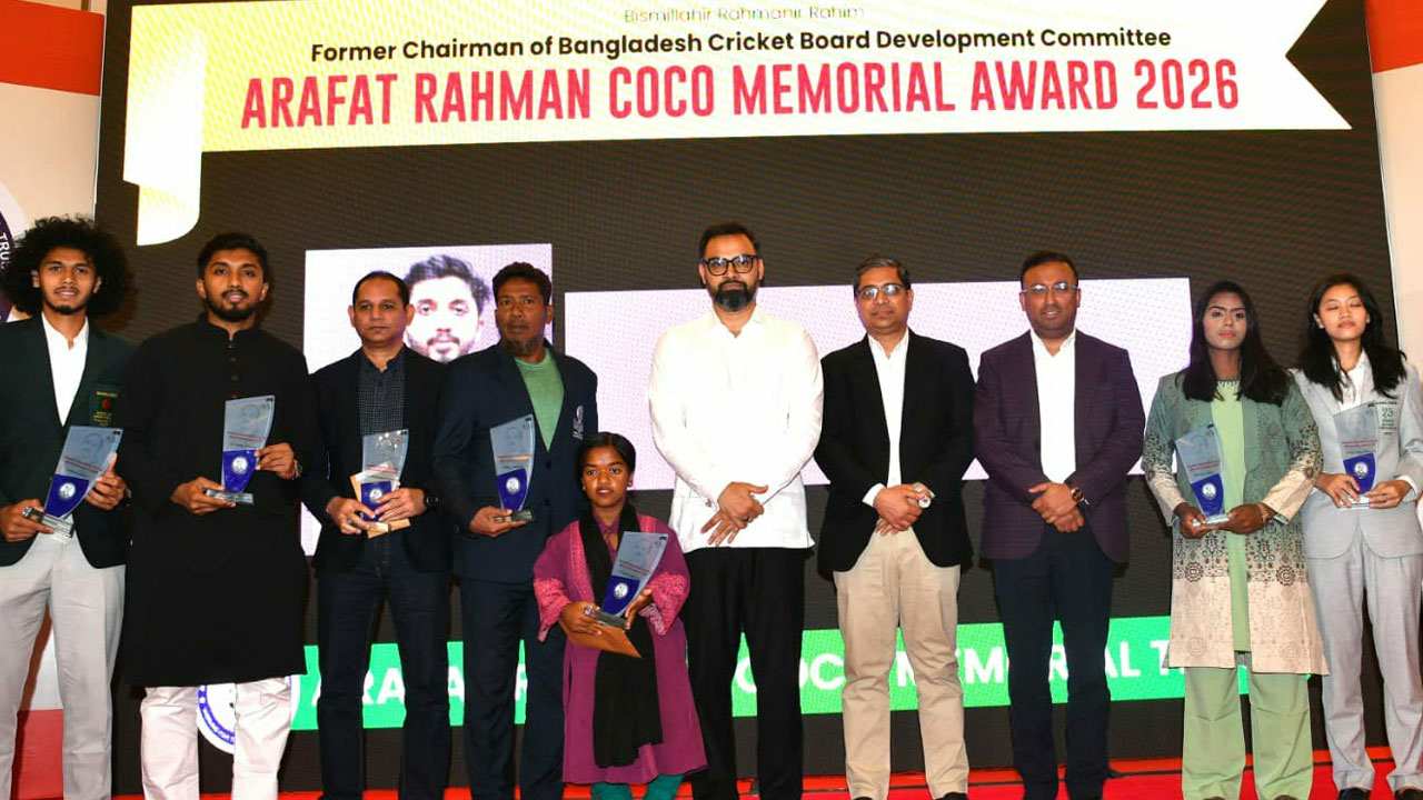 এশিয়া কাপের আগমুহূর্তে পুরস্কার পেলেন ঋতুপর্ণা