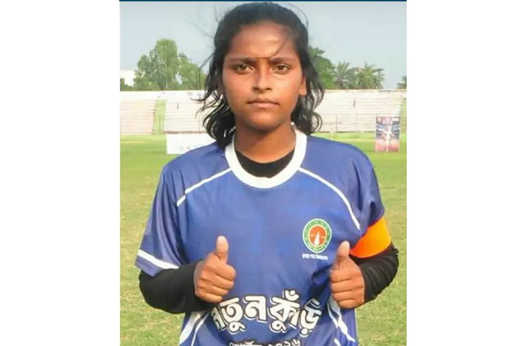 ৩ ম্যাচের তিনটিতেই হ্যাটট্রিক, বাংলার ফুটবলে বিস্ময় বালিকা আলেয়া