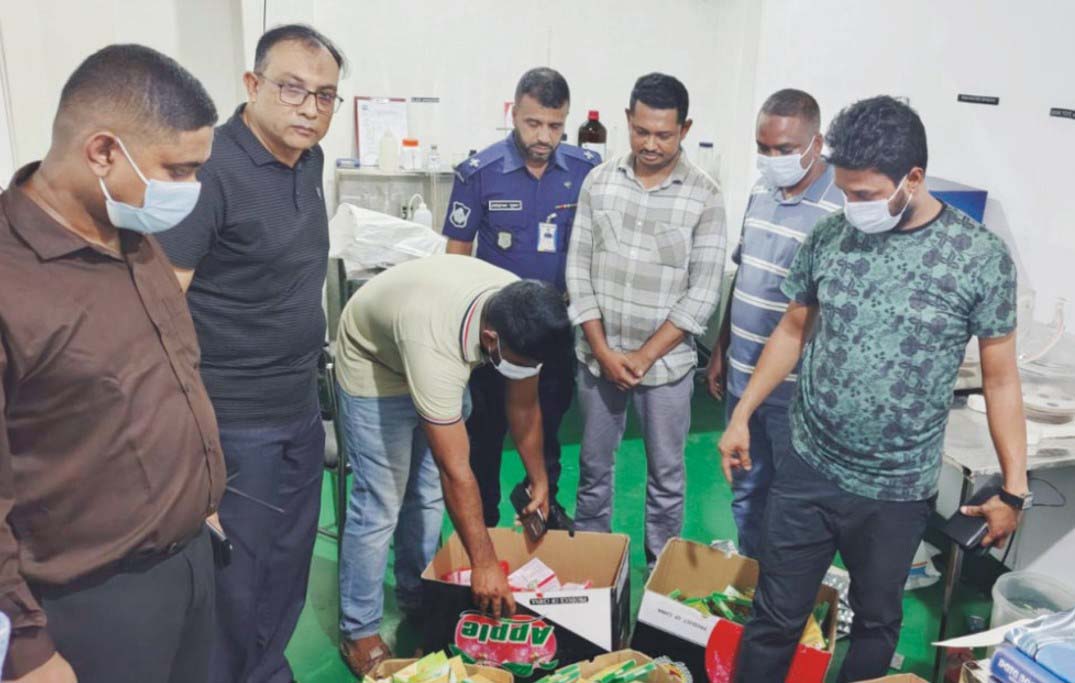 কুমিল্লা বিসিকে অনুমোদনহীন কারখানা থেকে অনুমোদনহীন ২১ পদের ঔষধ জব্দ