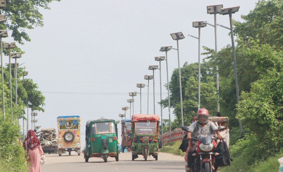 গোমতীর বেরিবাঁধ সড়কে দুই শতাধিক সোলার লাইট চুরি